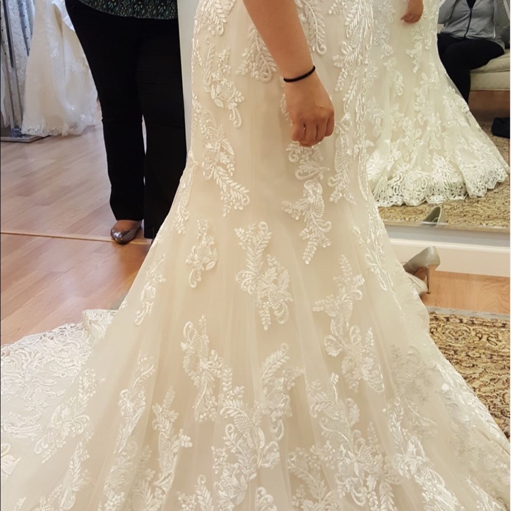 New Maggie Sottero wedding discontinued style - Picture 6 of 8